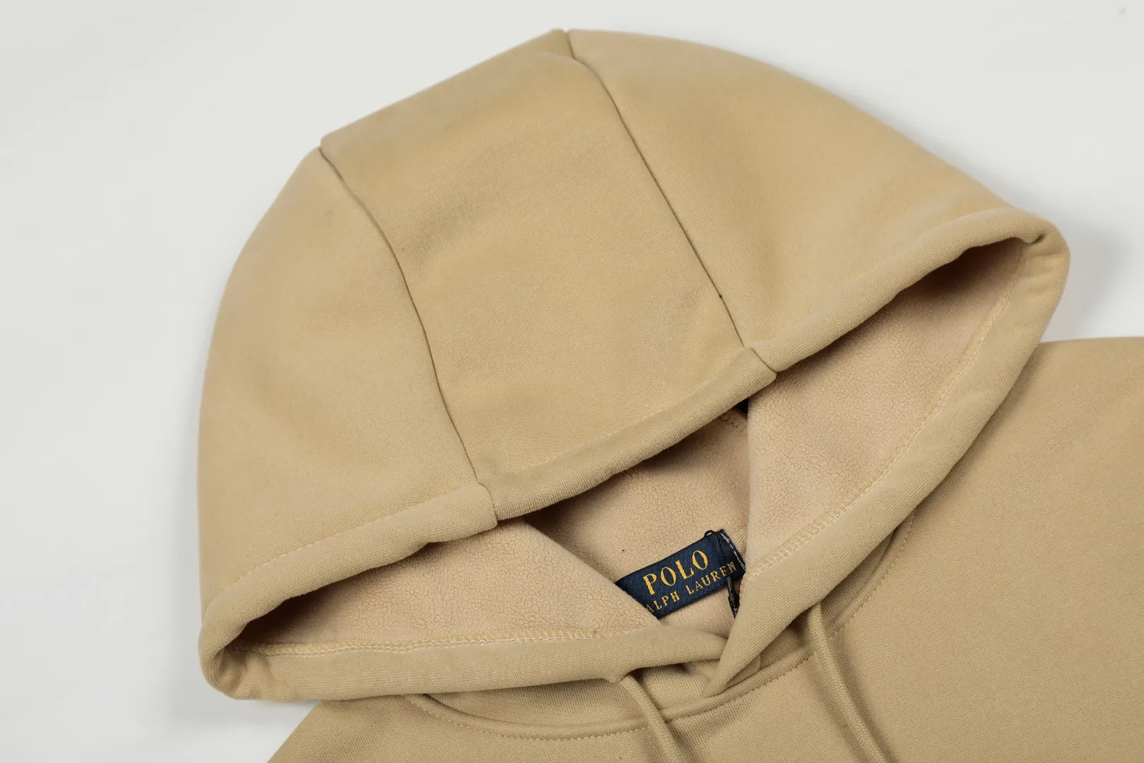 P250 Top quality" Style number: T5007# [Ralph Lauren solid color pony embroidered logo thickened velvet hooded sweatshirt] ✅Ralph Lauren classic basic versatile unisex autumn and winter velvet thickened hooded sweatshirt ✅Pure cotton high-gram velvet thickened fabric The upper body is comfortable and warm ✅The version is restored to the original version The maximum size can be worn up to 180 pounds Loose, comfortable and stress-free ✅The upper body is simple and easy to wear ootd must-have. Good-looking clothes are never picky. A must-have in couples’ wardrobes. Size: S-XL. Color: Black, Gray, Navy Khaki.